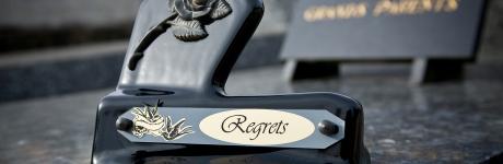 Gravotech - Funeral engraving machine