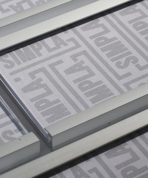 Simpla display banner with multiple products